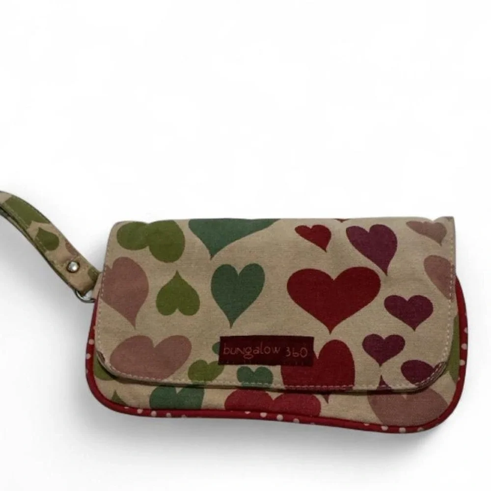 Bungalow‎ 360 Wristlet Clutch Womens OS Beige Red Heart Canvas